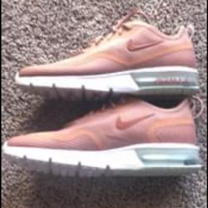 Nike air max’s pink and white new shoes
